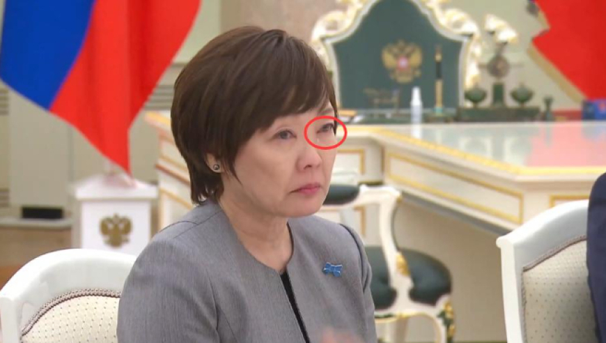 小车预判会被追尾拐进应急车道避险,澳门管家婆资料全部2025,最新热门解答落实_试用版V11.65